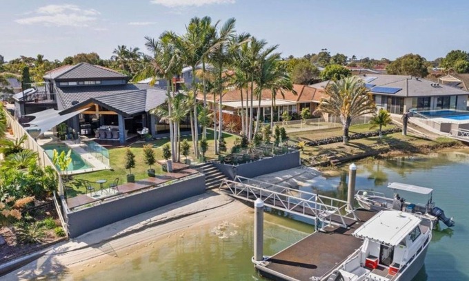 Yamba Maison | The Islander | Waterfront with Pool