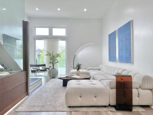 South Side Slopes Villa | The Josephine Villa by Luxe PGH