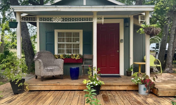 Bonham Maison | The Judge Roy Bean Cottage at Four Winds