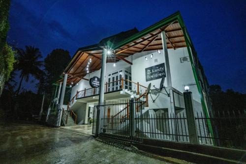 Katugastota Appartement | The KANDY DOWNTOWN Maroon House