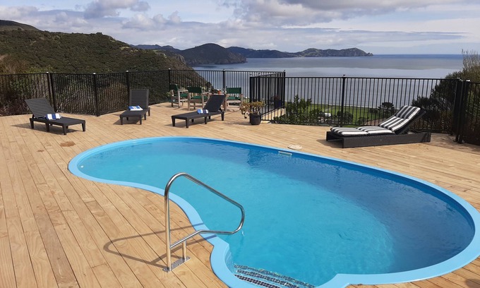 Kaeo Appartement | The Kereru's Nest. Overlooking the wonderful Tauranga Bay beach