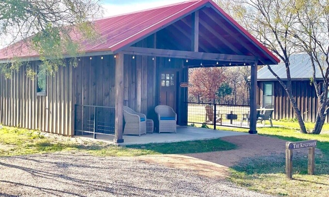 Elm Mott Chalet De Ski | The Kingfisher Cabin 15MIN to Magnolia & Baylor