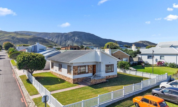 Kleinmond Maison | The Kleinmond Cottage
