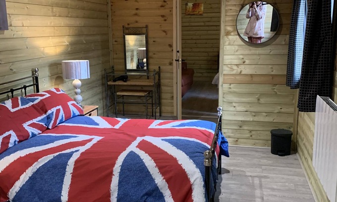 Winterbourne Chalet De Ski | The Knapsack Is a unique wooden cabin in the stunning Frome Valley walk way