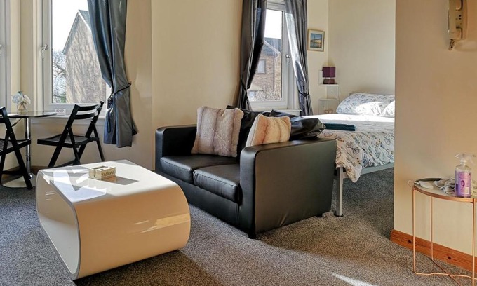 Kirkcaldy Maison | The Kyles