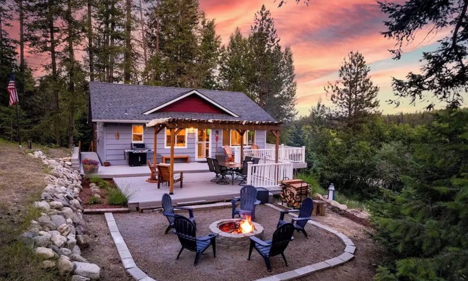 Newport Maison | The Lake House at Sacheen