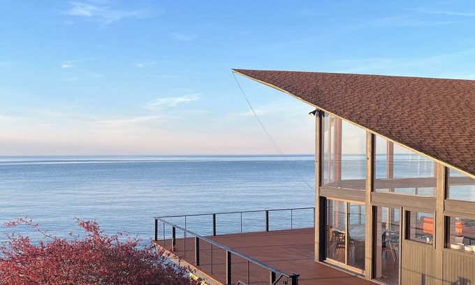 Lakewood Maison | The Lake House - private house on Lake Erie - 10 min from downtown
