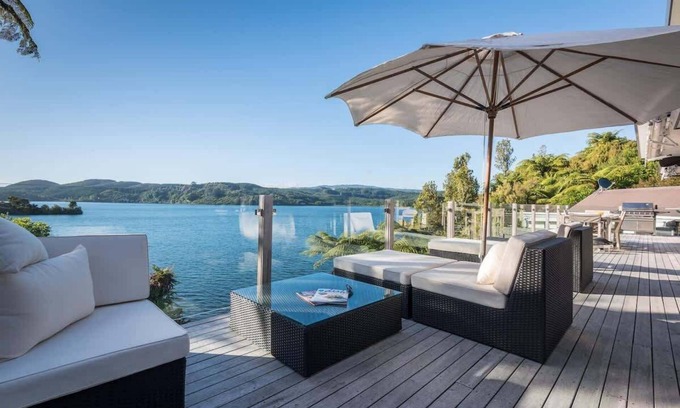 Okere Falls Maison | The Lake House Summar