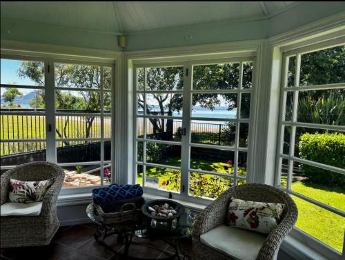 Holdens Bay Maison | The Lake House with private spa Lake Rotorua
