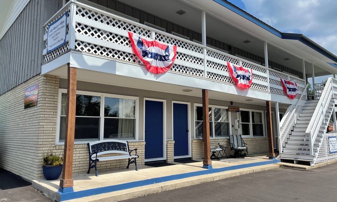 Briggsville Cabine | The Lake Mason Lodge - Entire "Lodge" for large groups!