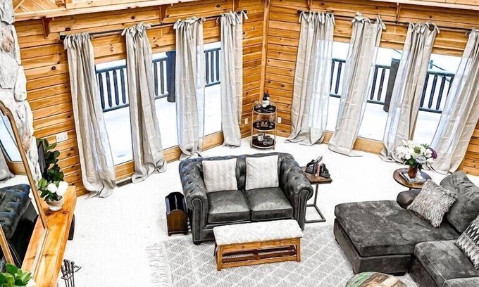 Mayville Cabine | The Lakefront Lodge near CHQ Institution