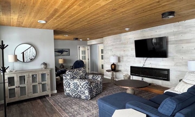 Rossport Maison | The Lakehouse on Nicol Island
