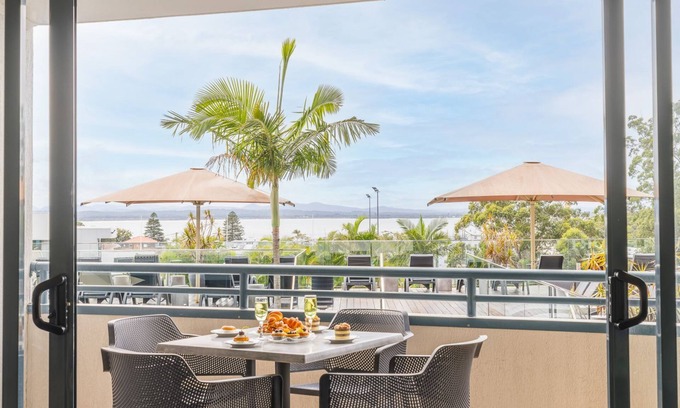 Nelson Bay Appartement | The Landmark 108, 61B Dowling St - air con, linen, pool, lift, views