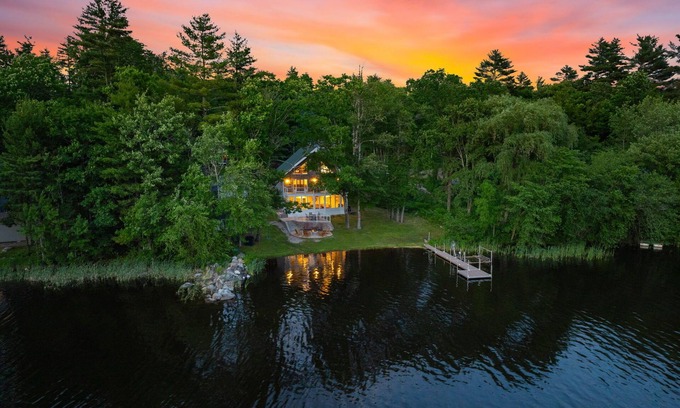 Nottingham Maison | The Largest Waterfront property on Pawtuckaway Lake for family memories!