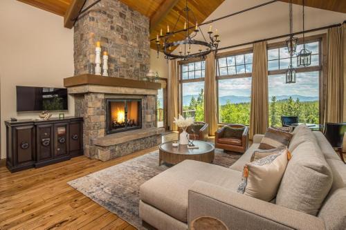 Spanish Peaks Maison | The Last Best Chalet