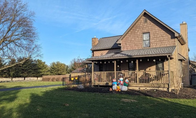 Lewis Center Maison | The Lazy Cat Lodge - Hot Tub - Fire Pit