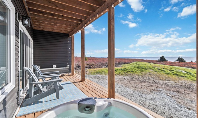 Western Head Maison | The Left at Surf Western Head - 3BR with Oceanfront Hot tub views