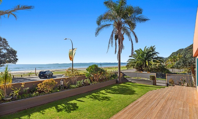 Ohope Maison | The Lights House - Beachfront Ohope Holiday Home