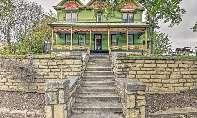 Glen Rose Maison | The Lilly House Historic Glen Rose Home with Porch!