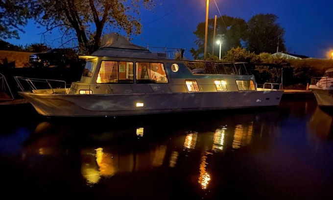 Sabula Location De Bateaux | The "Lily Pad" Boatel Houseboat