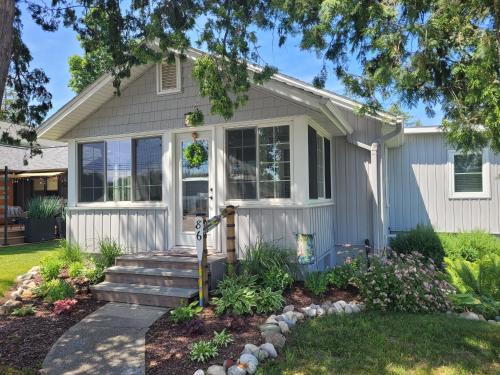 Beulah Maison | The Lily Pad On Benzie Blvd - Super Cute!