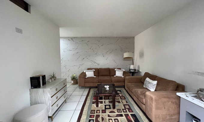 Santa Ana Appartement | The Lindora Studio, 1 bedroom home with pool