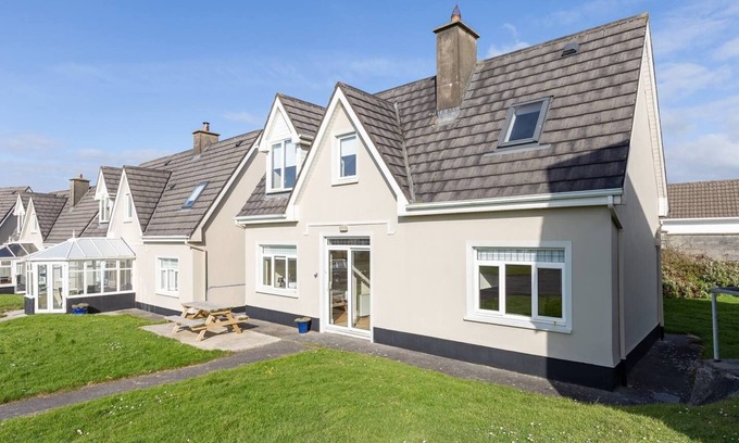 Lahinch Maison | The Links 04, Amazing Location- Food, Drinks, Surf, & Golf!-4