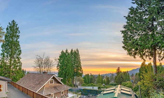 Upper Lonsdale Appartement | The Lions Self Contained Suite, Shared Pool, Hot Tub, Views