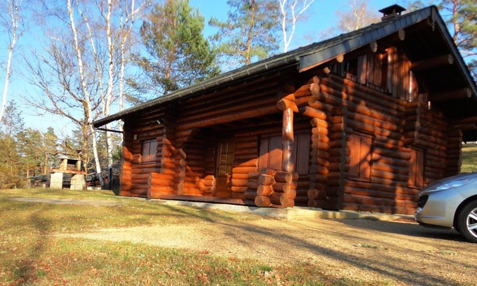 Marcillac-la-Croisille Chalet De Ski | Le petit fuste avec une vue sur le lac