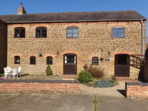 Crick Maison | The Little Barn
