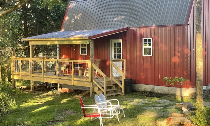 Mountain View Maison | The Little Barn on the Hill...NEW! min. from town. Great back porch view w/ Loft