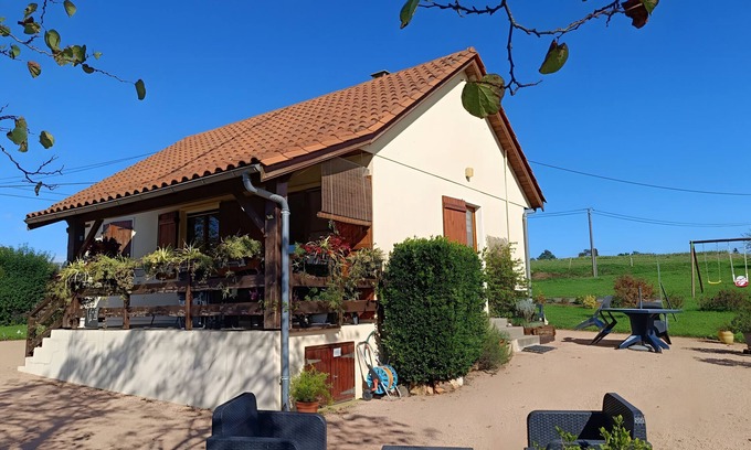 Nantheuil Maison | La petite maison à la campagne périgourdine