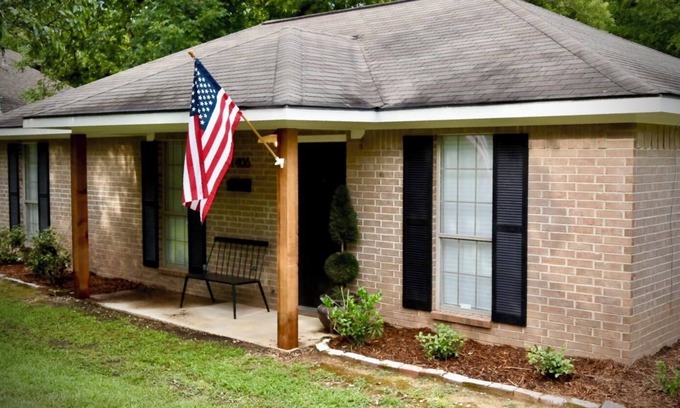 Texarkana Maison | The Little House on Pecan with parking for boats or trailers