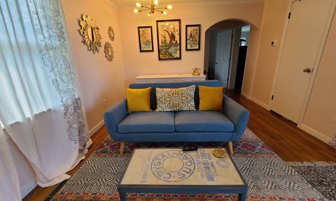 Slatterly Park Maison | The Little House // Stylish & Cozy ~ 2 mi from Mayo Clinic
