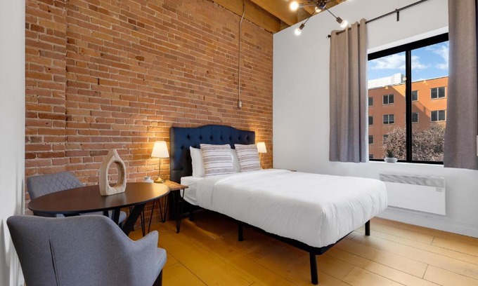 Cite Multimedia Auberge | The Little Prince Rooms-Old Montreal