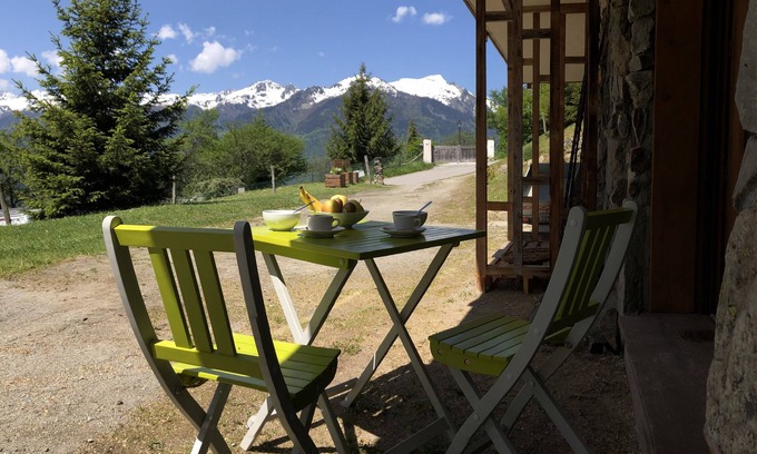 Navette Appartement | The little shuttle with a view of the mountains