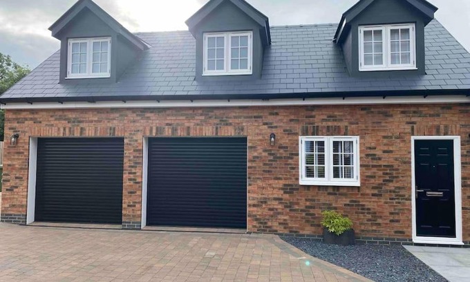 Eastwood Maison | The Lodge at Crown Point, Entire Place, Private Secure Parking, EV Point, Brand new