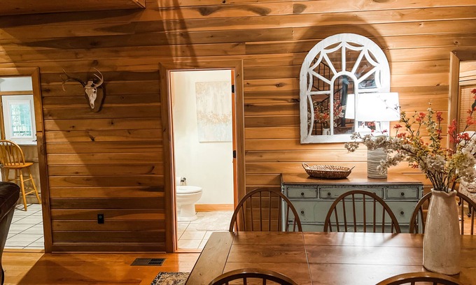 Oakland Cabine | The Lodge at Enid LakennOxford, MS Retreat and Enid Lake fishing lodge