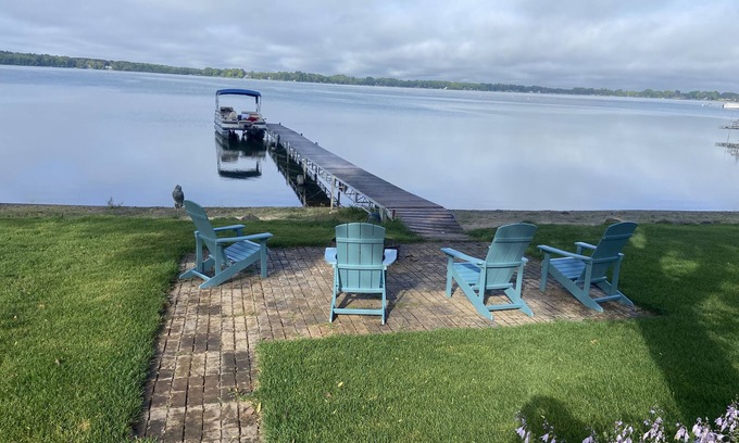 Rush City Maison | The Lodge Fantastic Views 3 miles off Interstate 35 2 restaurants on the lake