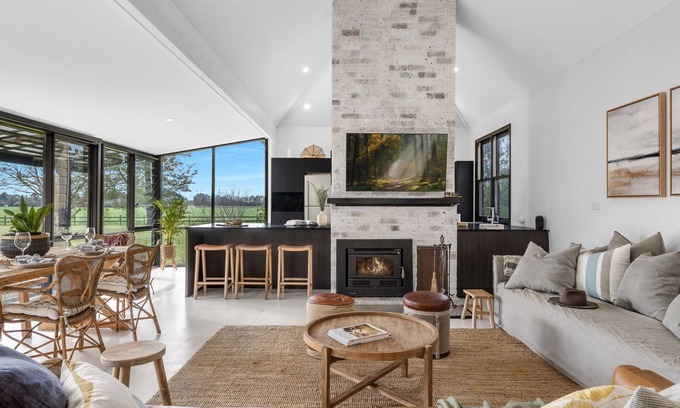 Terara Maison | The Lodge - Historic Getaway in a Prime Destination