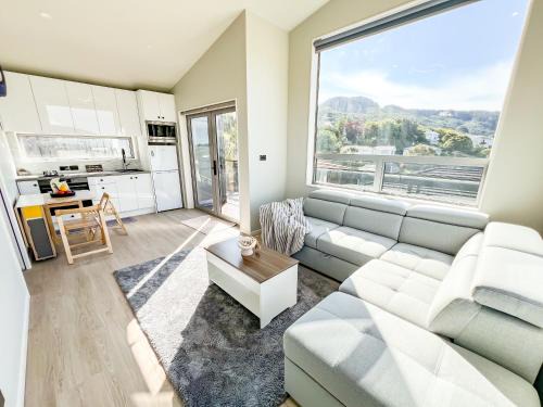 Tawa Maison | The Lodge @ Pembroke