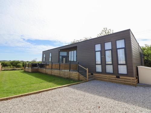 Holywell Maison | The Lodge Racecourse House
