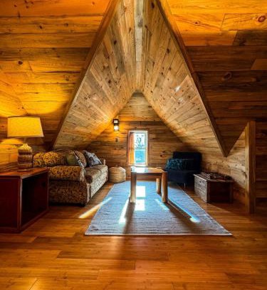 Willmar Appartement | THE LOFT 3 level urban cabin with a HUGE patio!