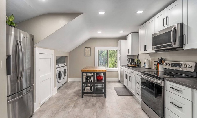 Cliff - Cannon Maison | The Loft on 13th~Modern & Cozy!