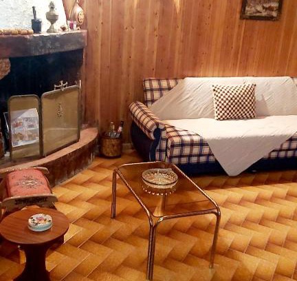 Melissourgoi Maison | The log house in the village