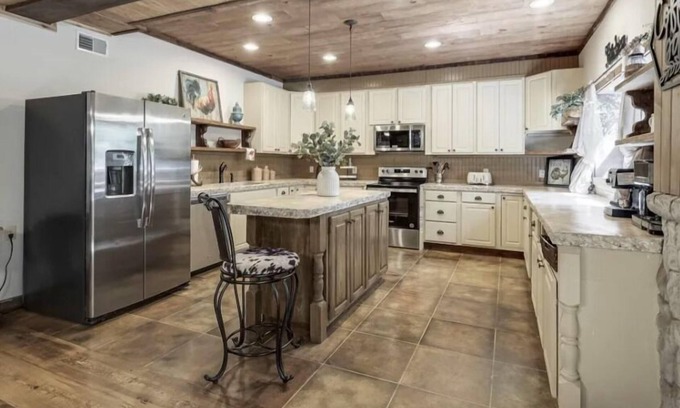 Cottontown Cabine | The Log Palace Private Guest Suite 2 Bedroom Cabin by RedAwning