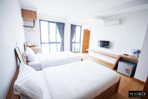 Chonburi Hôtel | The LogBook Room and Cafe'