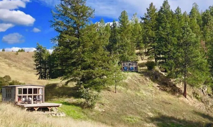 Eureka Cabine | The Logger Cabin - Glamping on the Tobacco River