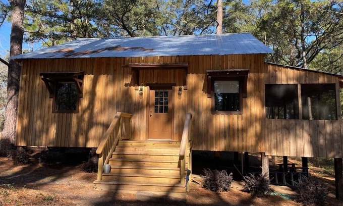 Tallahassee Cabine | The Longleaf Cabin is our largest cabin ideal for 2 families and kids