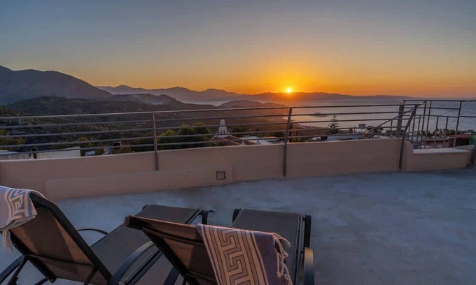Tourloti Maison | The Lookout in Mirsini - Roof Terrace - AC - WIFI